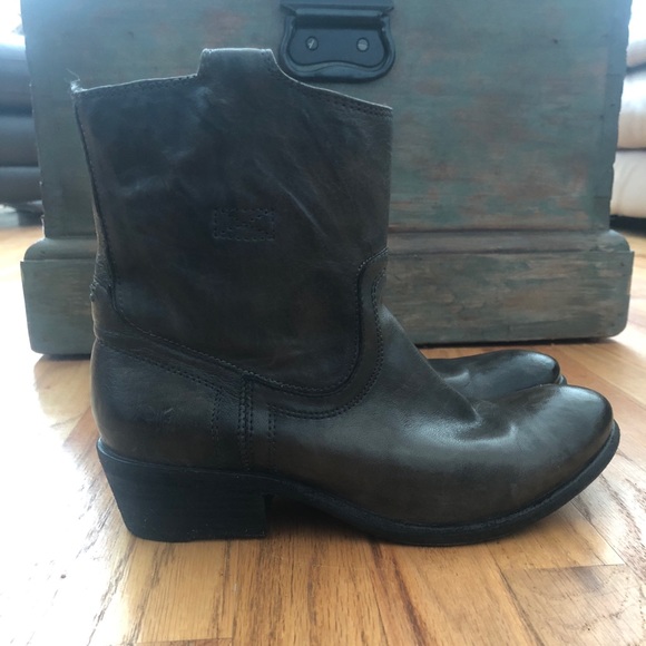 frye carson lug boot